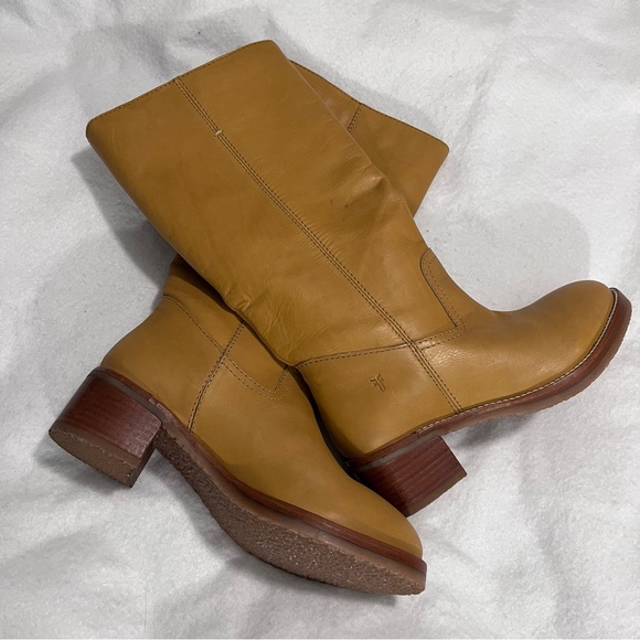 NWOT Frye Camryn Tan Leather Boots in Size 8 - Picture 4 of 13